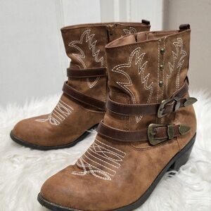 Faded Glory Brown Faux Leather Boots.🌴✌️